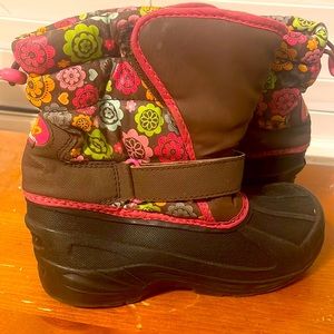 Cute Snowboots for little girls